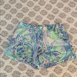 Lilly Pulitzer Luxletic Ocean Trail Shorts 4”